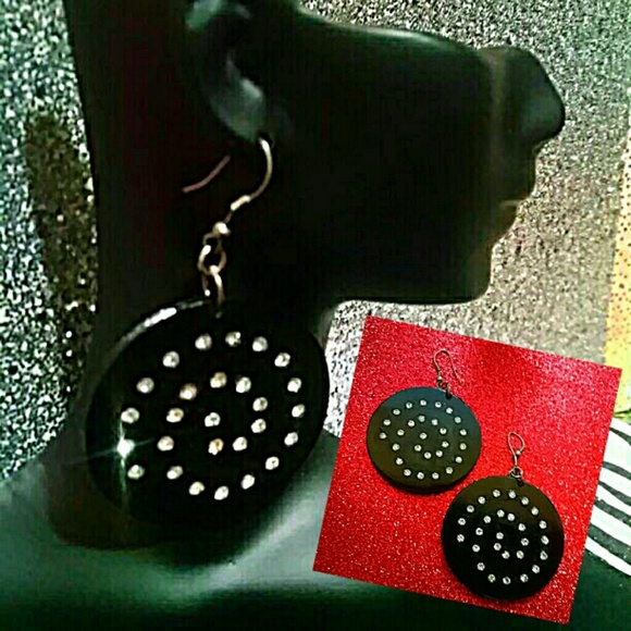 4 Ahhmazing Pairs ofFashion Earrings! - Picture 3 of 4